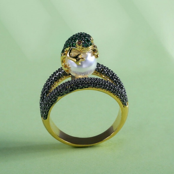 Elegant Frog Design Gold and Black Ring - Picture 3 of 4